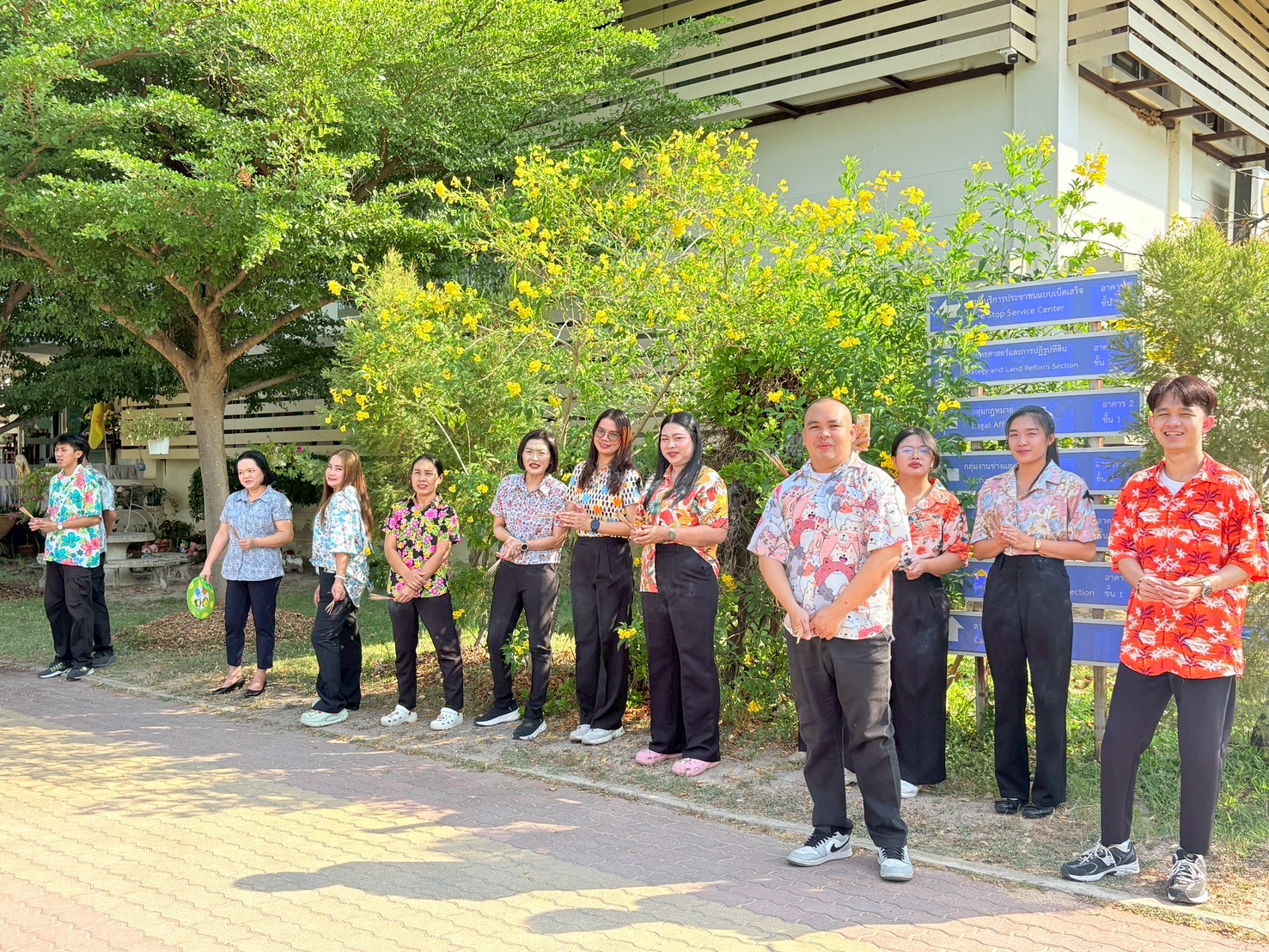 title - ส.ป.ก. ยโสธร จัดพิธีเจริญพระพุทธมนต์ทำบุญถวายภัตตาหารเพลแด่พระสงฆ์ พิธีสักการะศาลเจ้าที่และสิ่งศักดิ์สิทธิ์ประจำสำนักงาน เนื่องในเทศกาลวันขึ้นปีใหม่ไทย